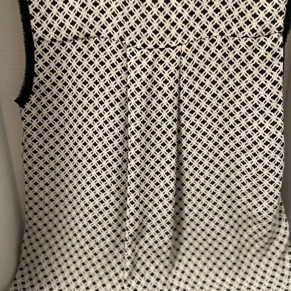 H&M sleeveless size 8 blouse - Picture 6 of 6